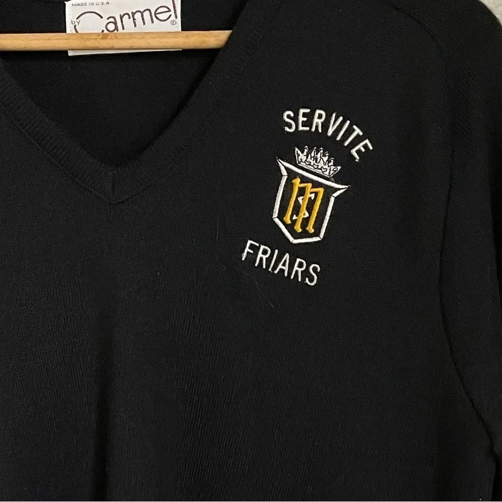 Carmel Men’s Servite Friars Logo V-neck Sweater Size M